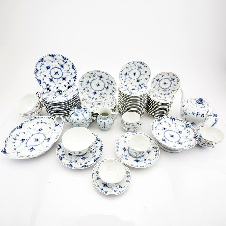 Service 52 dlr "Musselmalet" riflet, half and full lace Royal Copenhagen Denmark porcelain.