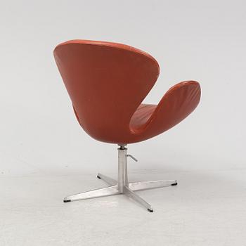 Arne Jacobsen, a 'Svanen' lounge chair from Fritz Hansen, 1960's.