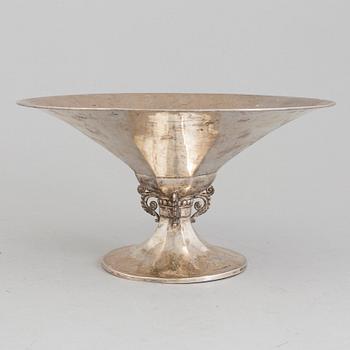 W.A. BOLIN, skål på fot, silver, Stockholm, 1925.