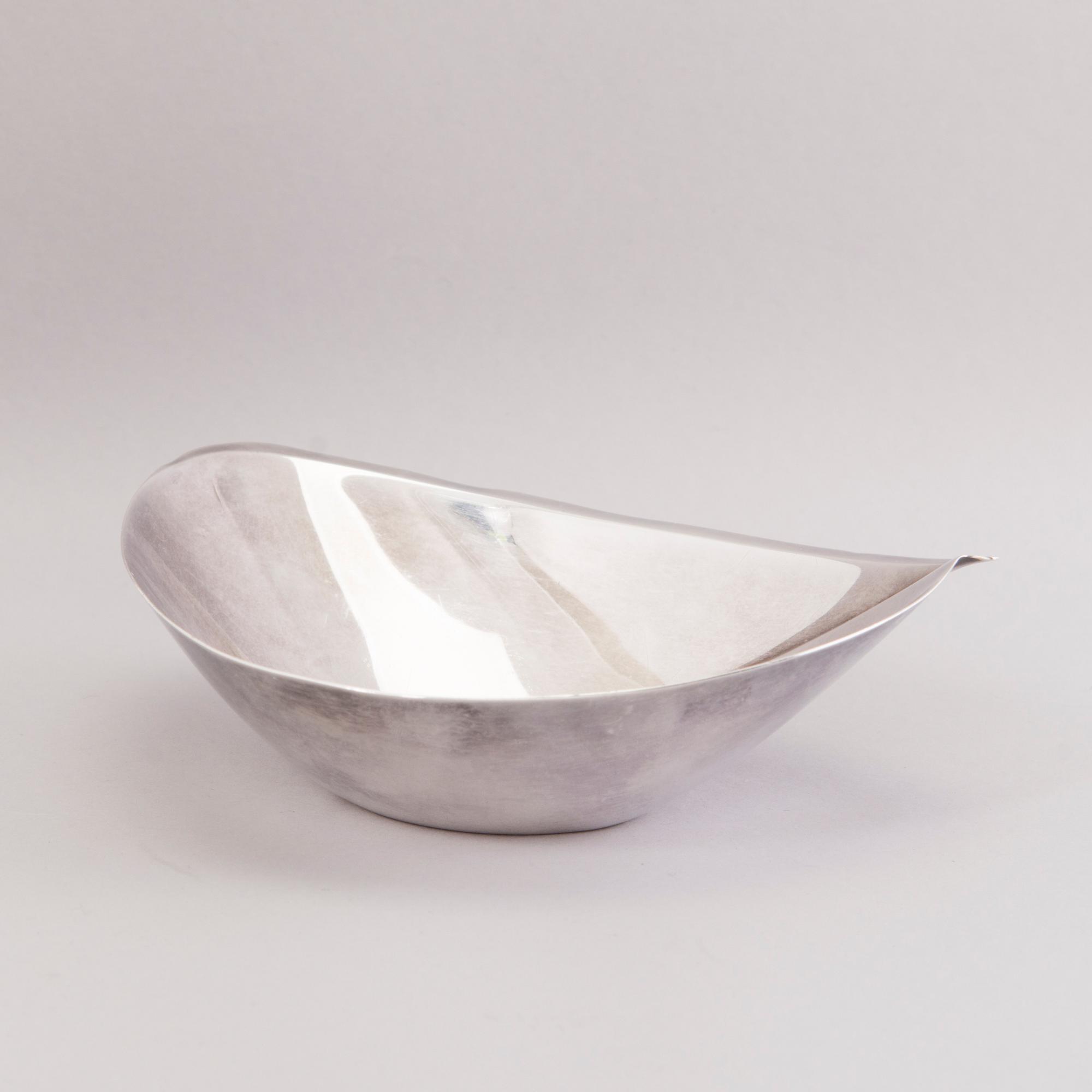 TAPIO WIRKKALA, A Silver dish, signed TW, marks of Kultakeskus, Hämeenlinna 1960.