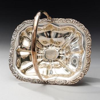 BRÖDKORG, silver, Helsingfors 1942. Vikt 456,7 g.