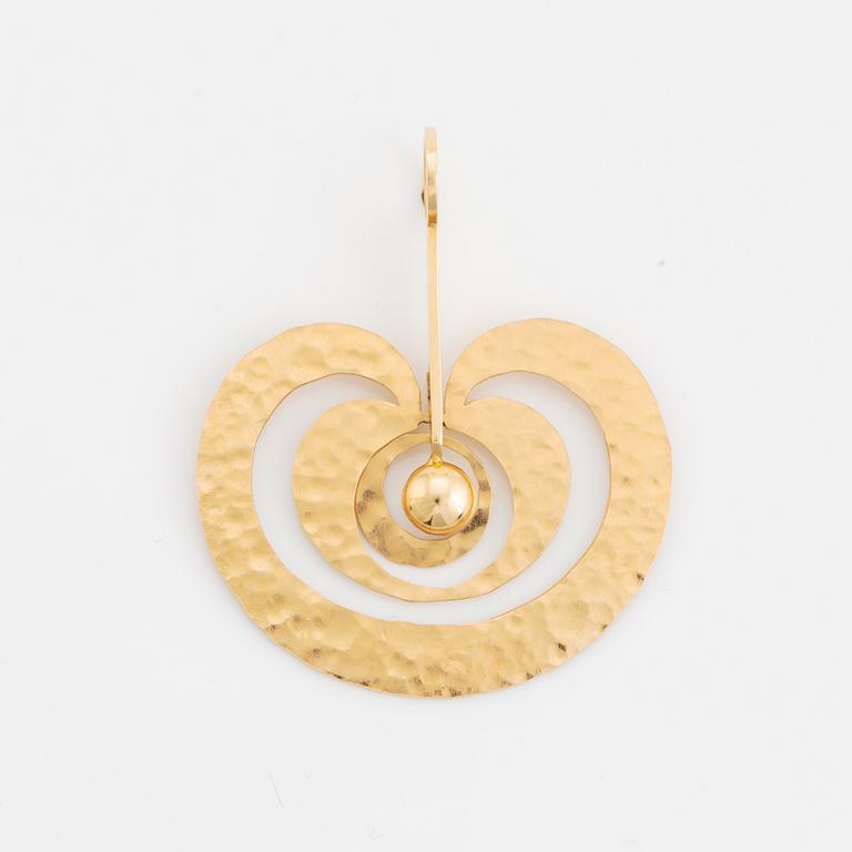 Tapio Wirkkala, gold apple pendant.