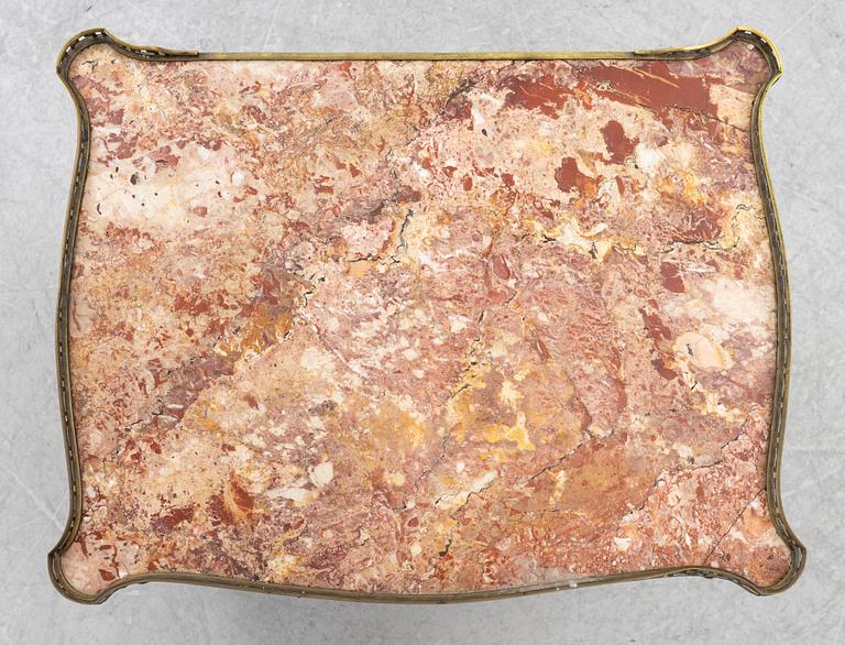 Skåp, Louis XV-stil, omkring år 1900.