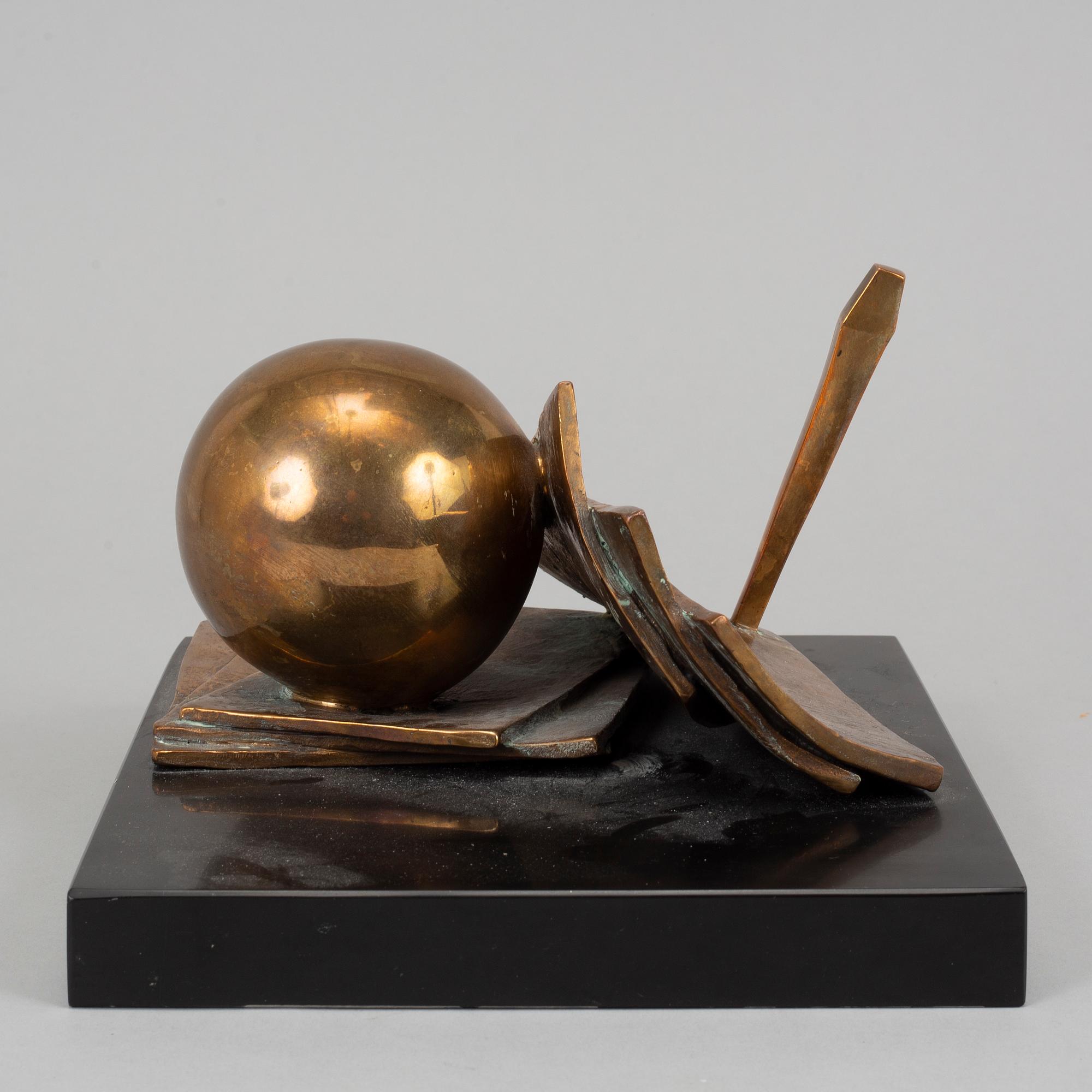 Jens-Flemming Sørensen, skulptur. Sign och numr 6/6. Brons, höjd 15,5 cm, längd 25 cm.
