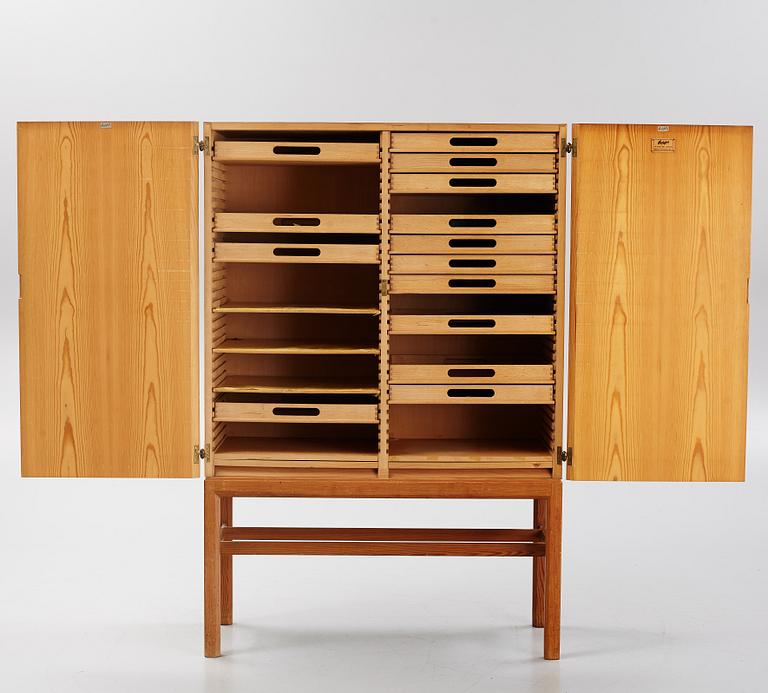 Axel Larsson, a cabinet, Svenska Möbelfabrikerna Bodafors, Sweden. 1943.