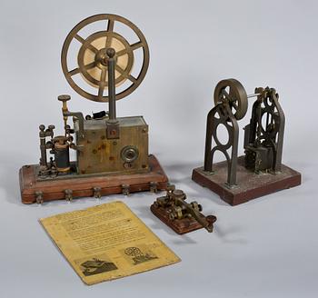 MORSETELEGRAF MED TELEGRAFNYCKEL, L.M. Ericsson, Stockholm, No 3859, omkring år 1900.