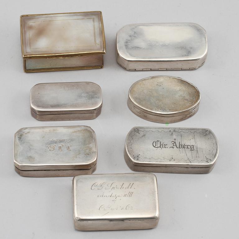 DOSOR, 7 st, silver samt pärlemor, Anders Beckman, Mariestad, 1700/1800-tal. Silvervikt 378 g.