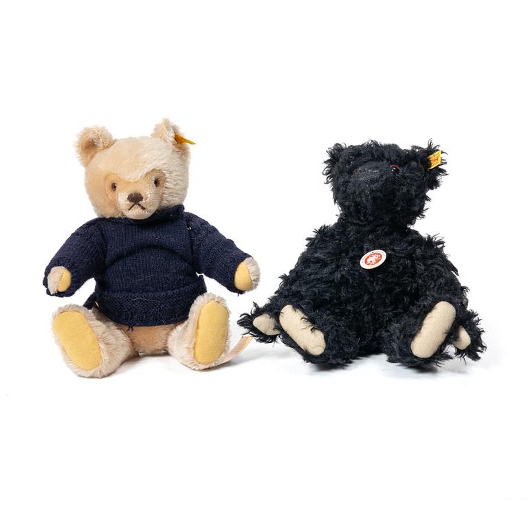 Steiff teddy bears, 2, second half of the 20th century.