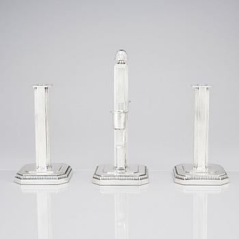 W.A. Bolin, garnityr, en kandelaber och ett par ljusstakar, Stockholm 1953, silver.