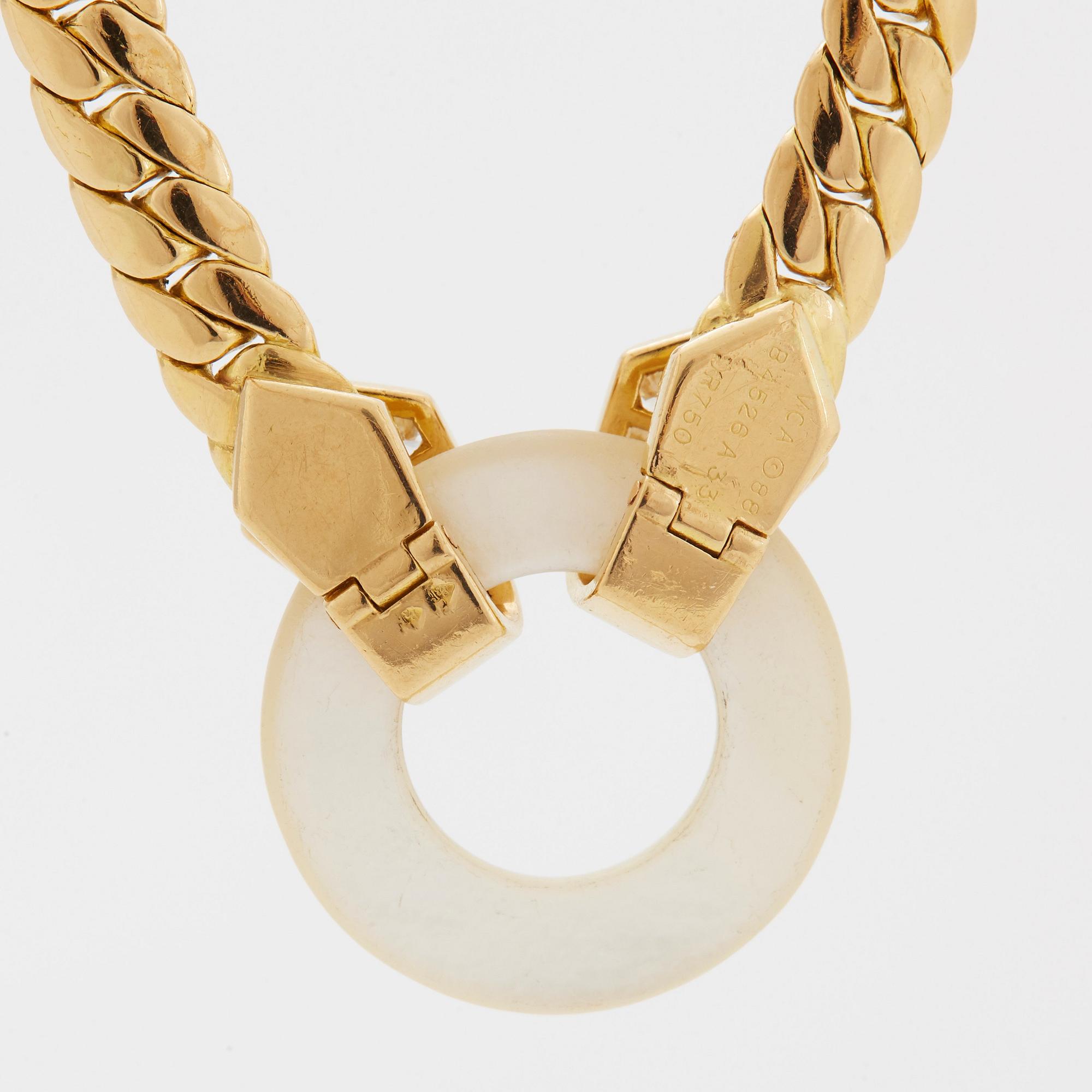 A Van Cleef et Arpels 18K gold and mother of pearl necklace set with round brilliant-cut diamonds.