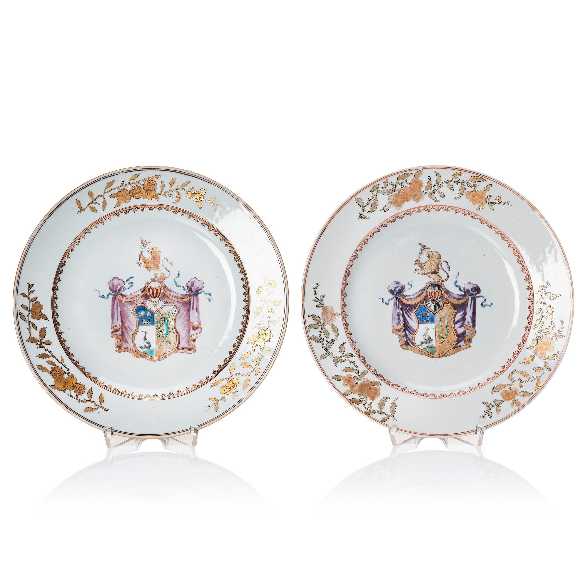 A pair of armorial dishes, Qing dynasty, Qianlong (1736-95).