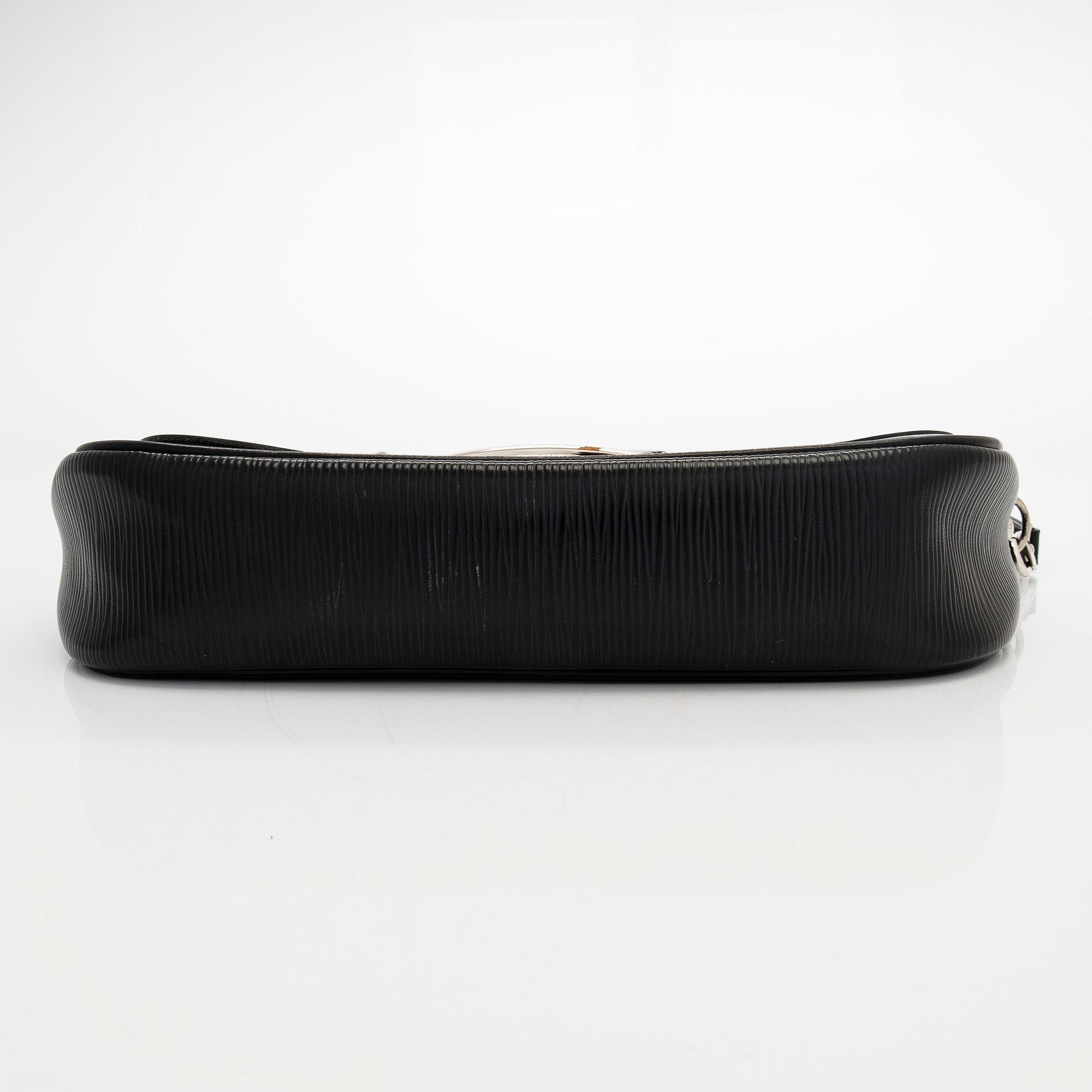 Louis Vuitton, a 'Pochette Montaigne' bag.