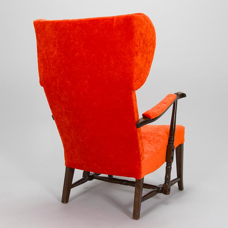 A mid-20th century armchair.