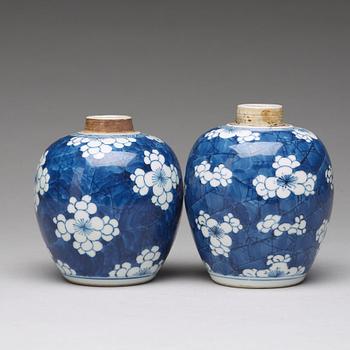 Two blue and white tea caddies, Qing dynasty, Qianlong (1736-95).