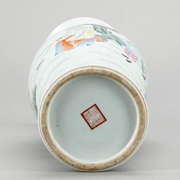 GOLVVAS, porslin, Kina, 1900-tal.