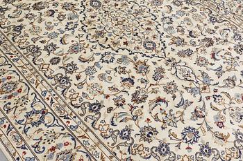 A carpet, Kashan, ca 340 x 240 cm.