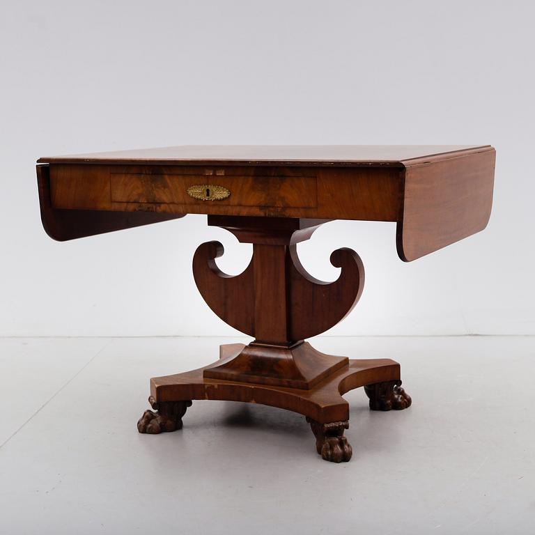 KLAFFBORD, empire, 1800-talets första hälft.