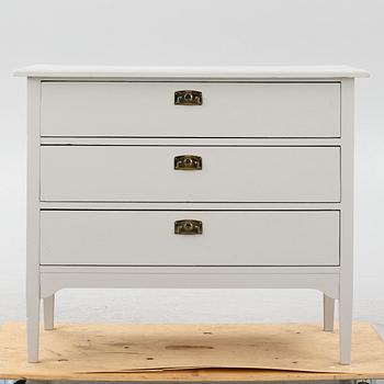 A chest of drawers, early 20th Century.