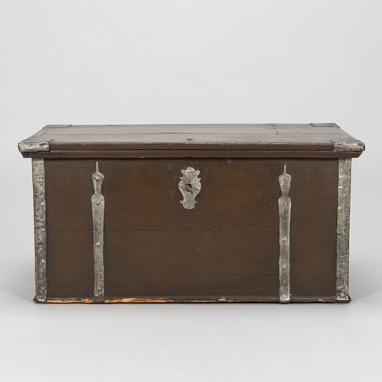 Kista, märkt med monogram, 1764.
