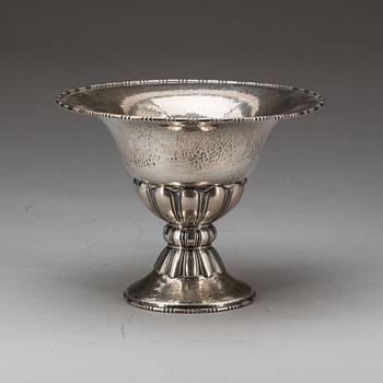 SKÅL på FOT, silver, C G Hallberg, 1924. Vikt ca 550 g.