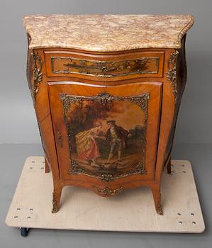 SKÅP, rokokostil, möjligen Mellaneuropa, 1900-talets mitt.