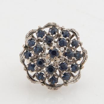 Ring 8K white gold with diamonds and sapphires.