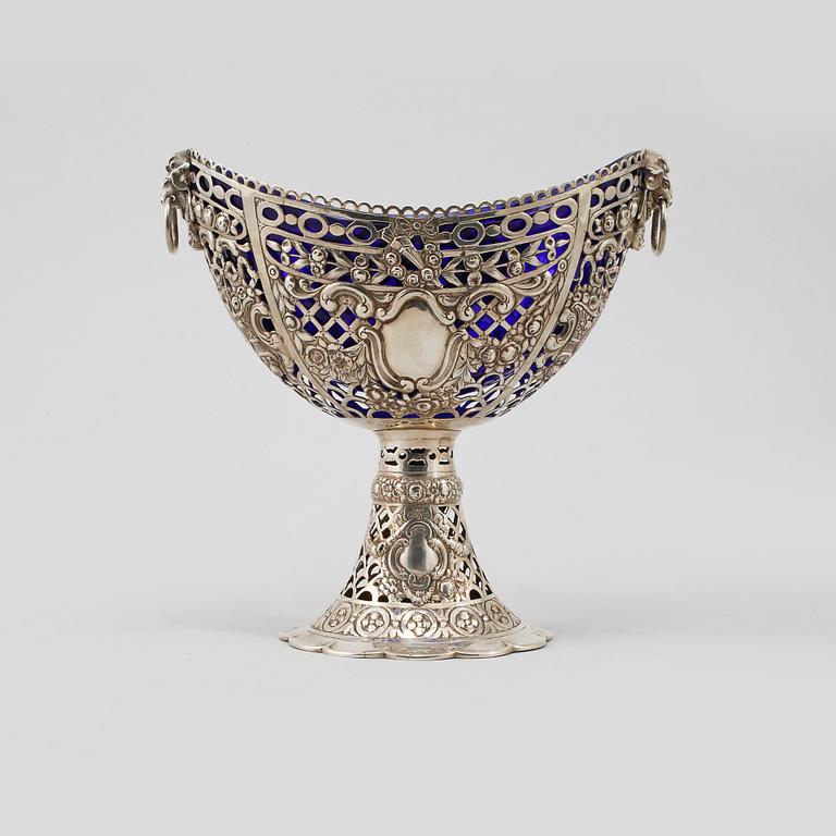 UPPSATSSKÅL, silver och glas, England, omkring 1900. Vikt 240 gram.