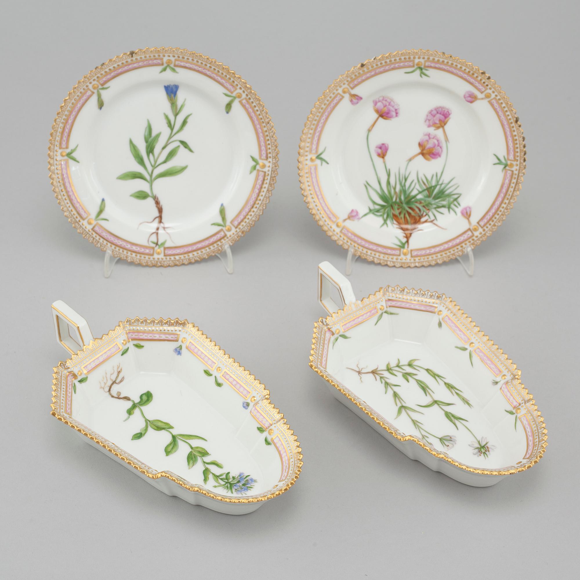 Two "3543" jelly bowls and two "3552" small plates from the Flora Danica Collection, Royal Copenhagen, 20th cenutry.
