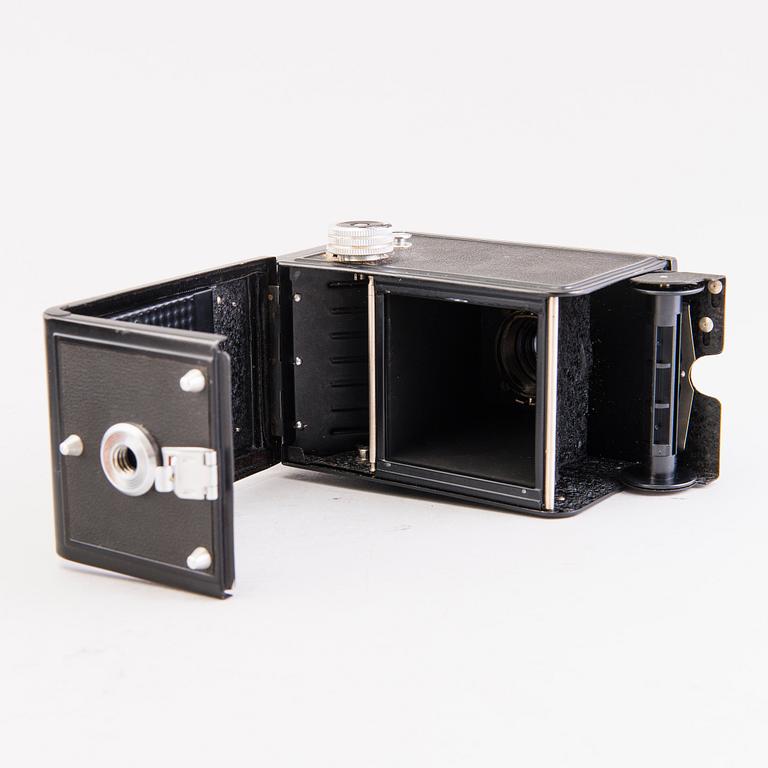 Set of five cameras, with accessories, 1920-50-tal.