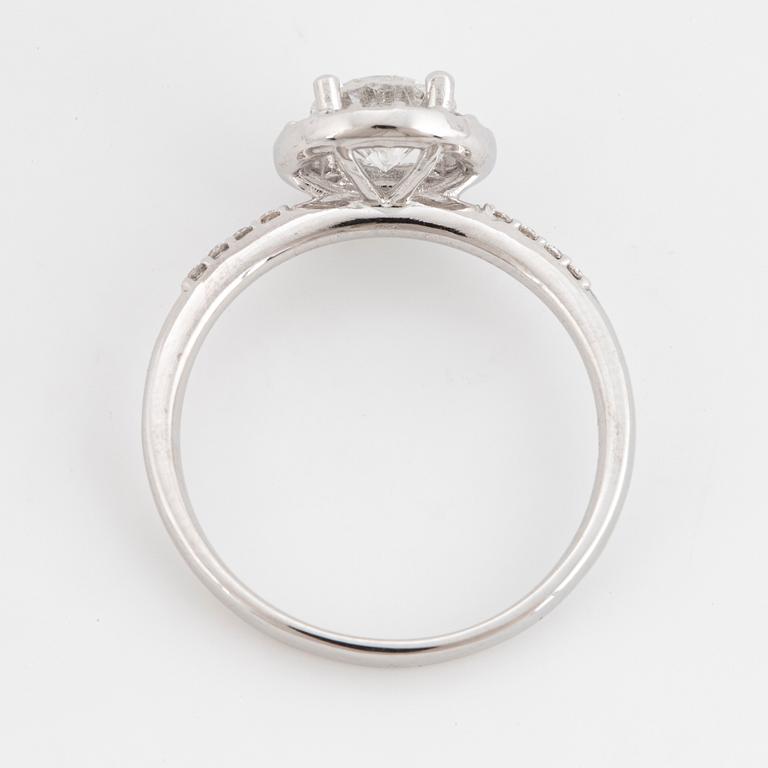 Brilliant-cut diamond halo ring.