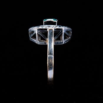 A RING, emerald c. 0.55 ct and diamonds c. 0.70 ct.