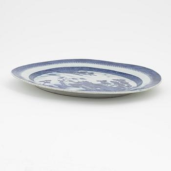 Fat, kompaniporslin, Kina, Qingdynastin, Qianlong (1736-1795) samt terrin, porslin, Jaqing (1796-1820).
