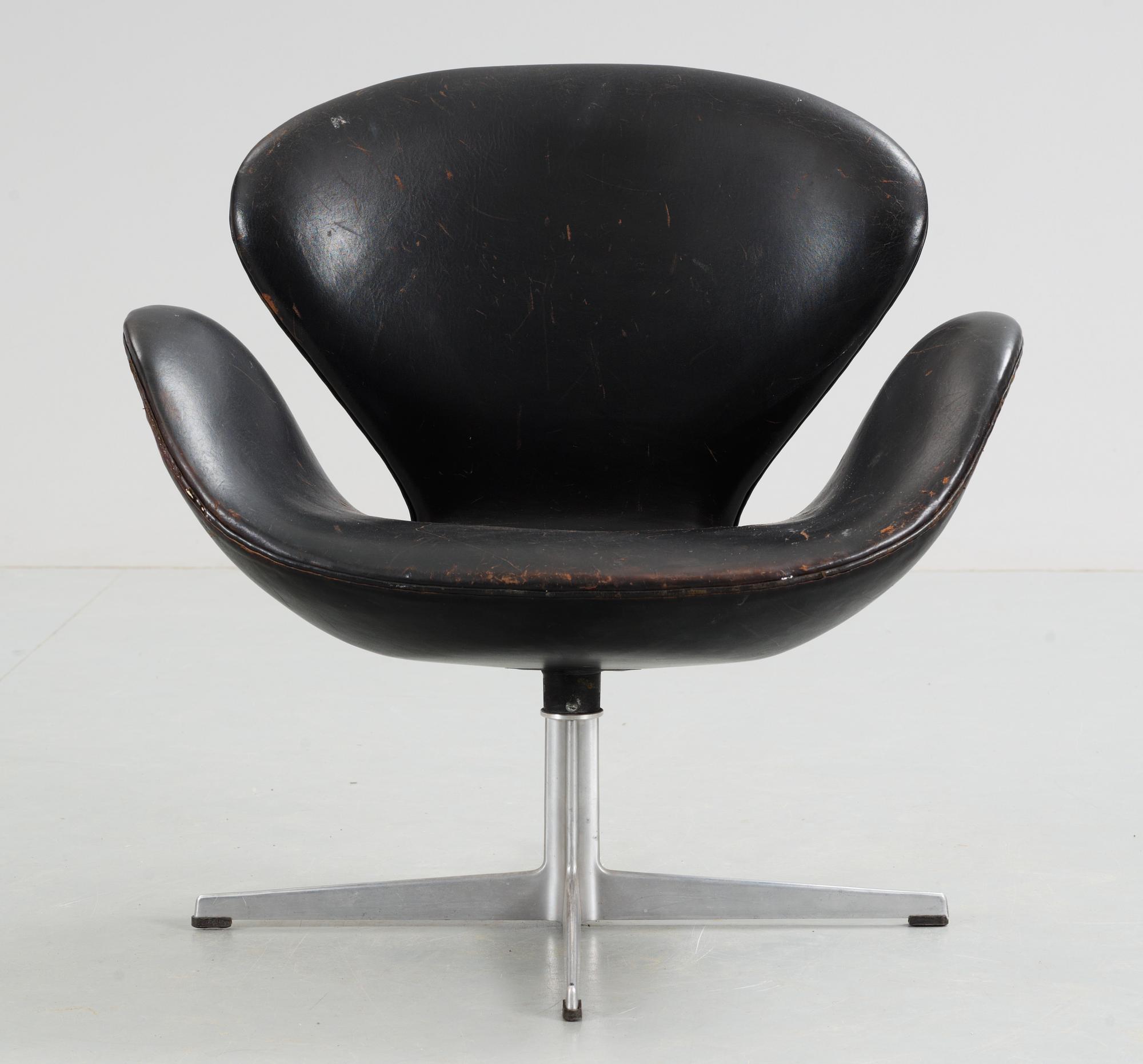 ARNE JACOBSEN, fåtölj, "Svanen", Fritz Hansen, Danmark 1960-tal.