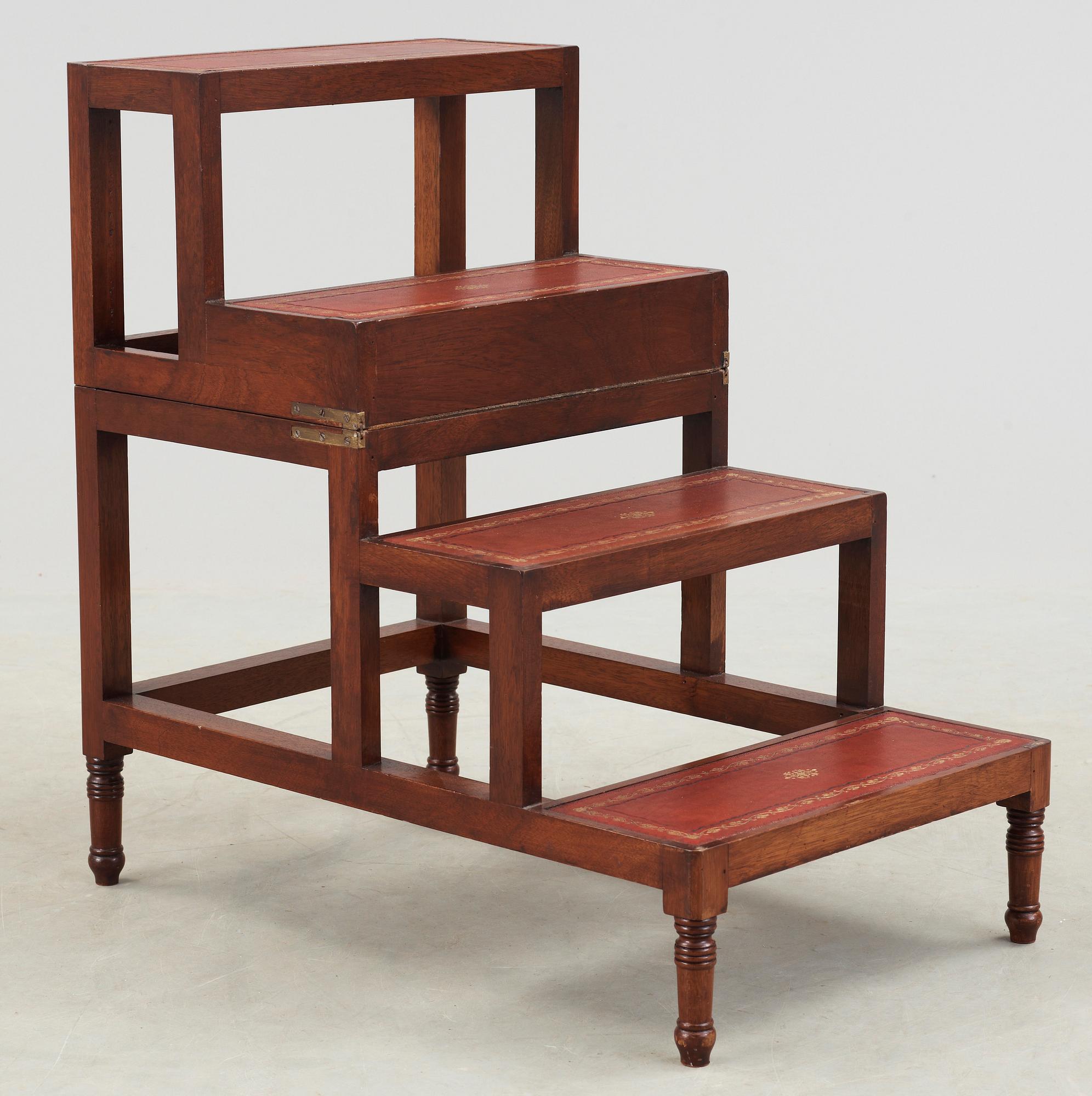 BIBLIOTEKSSTEGE / BORD, engelsk stil, 1900-tal.