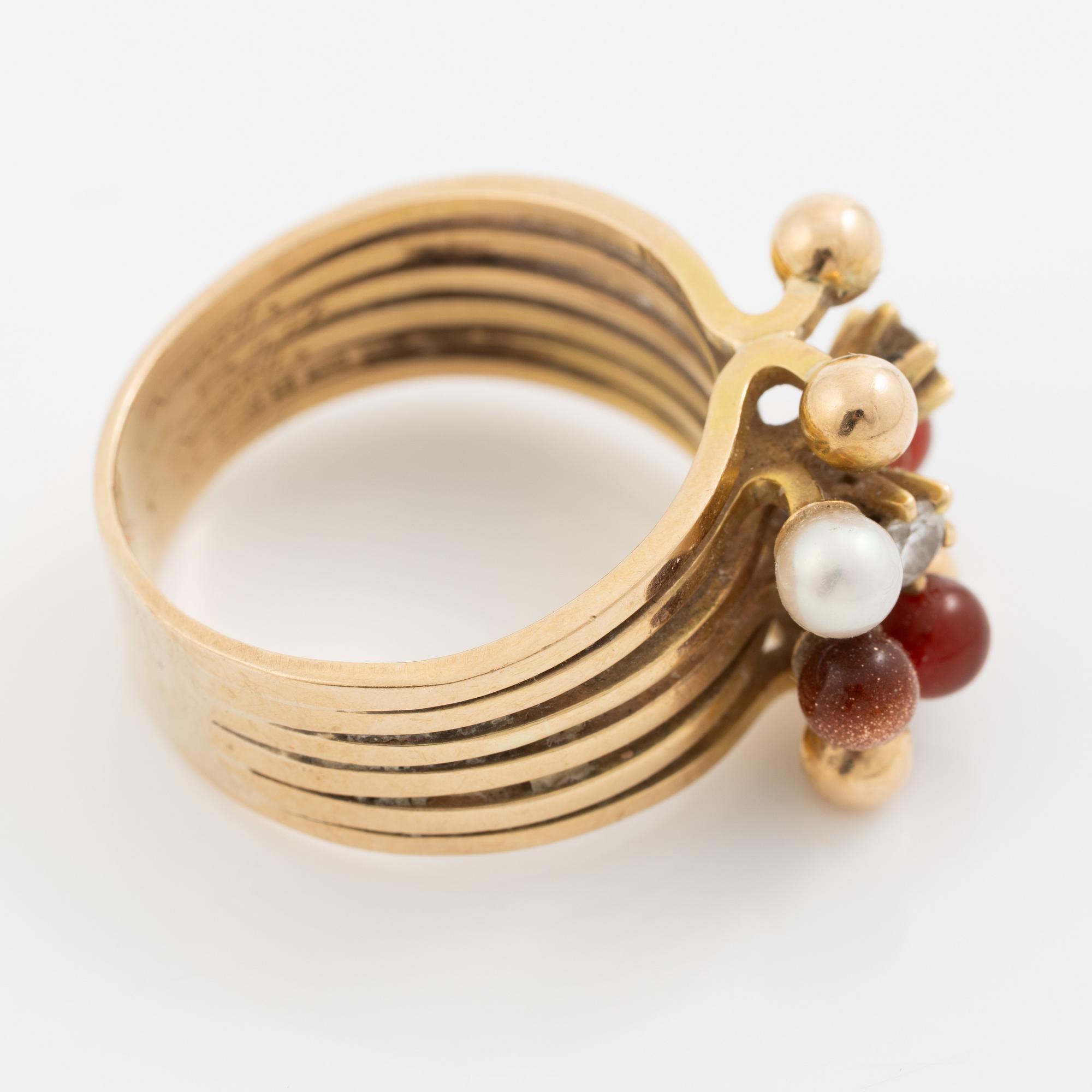 Theresia Hvorslev, ring 18K gold with, among other things, carnelian, pearl, brilliant-cut diamond. "The Tale of the Ring".