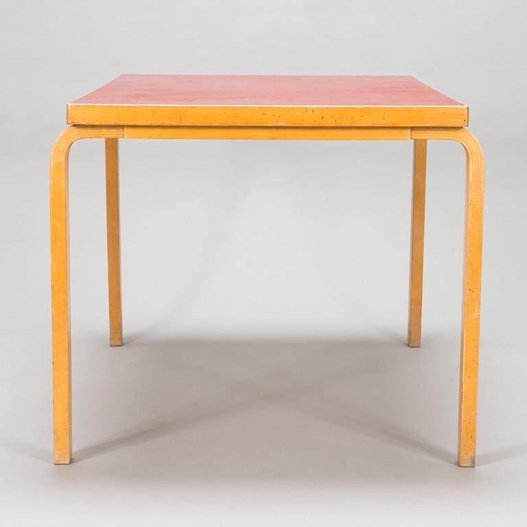 Alvar Aalto, a mid-20th-century '82' table for O.Y. Huonekalu- ja Rakennustyötehdas.