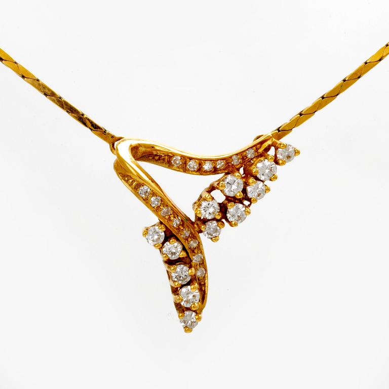 An 18K gold necklace with round brilliant cut diamonds.