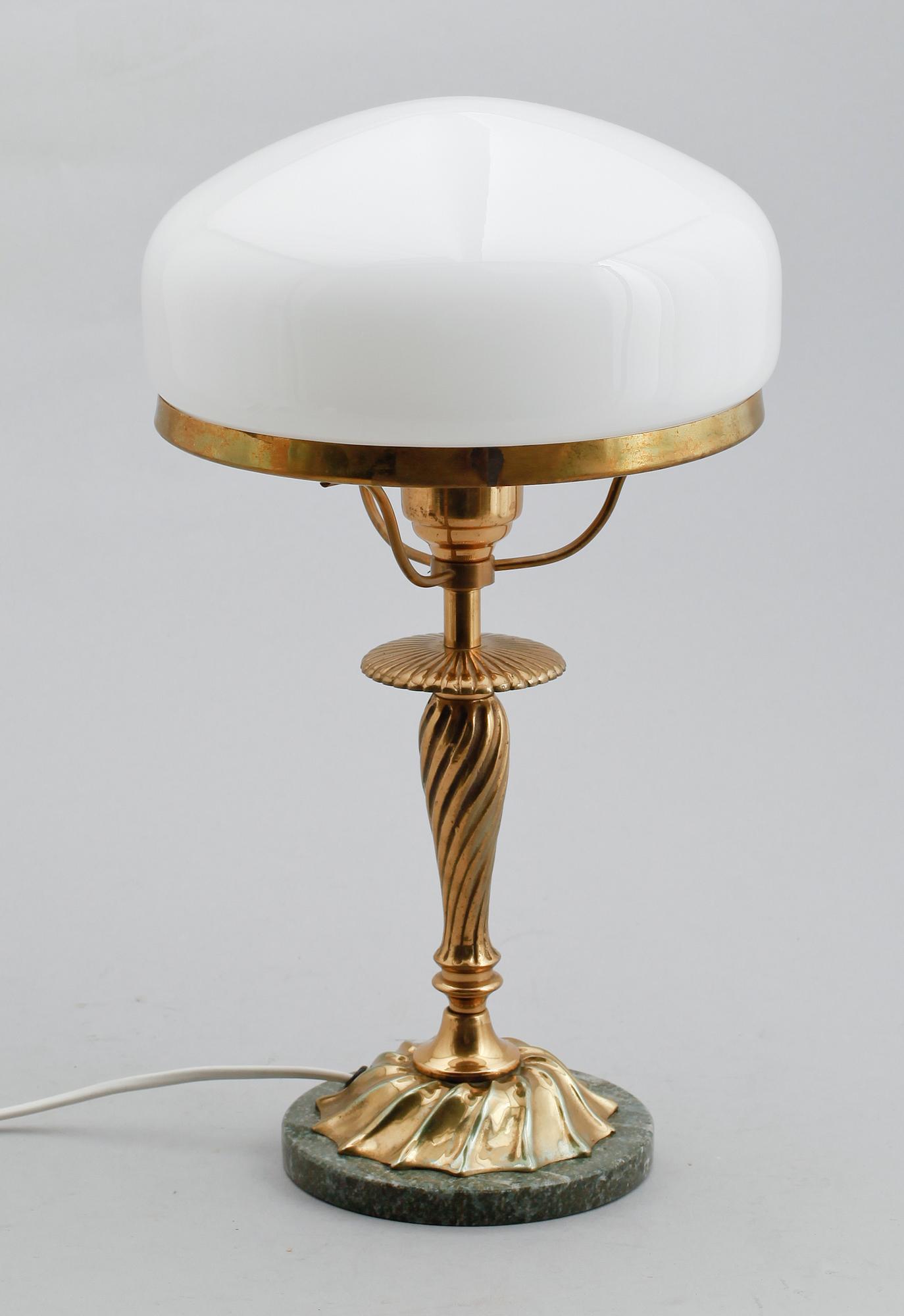 BORDSLAMPA, Strindbergsmodell, 1900-talets andra hälft.