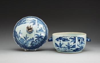 A blue and white tureen with cover, Qing dynasty, Qianlong (1736-95).