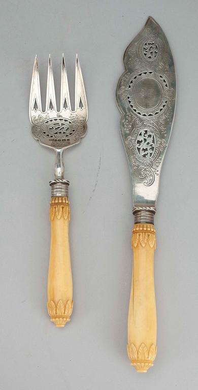 FISKBESTICK, silver och ben, Harrison Bros & Howson, Sheffield, 1875. Tot. vikt ca 323 gr.