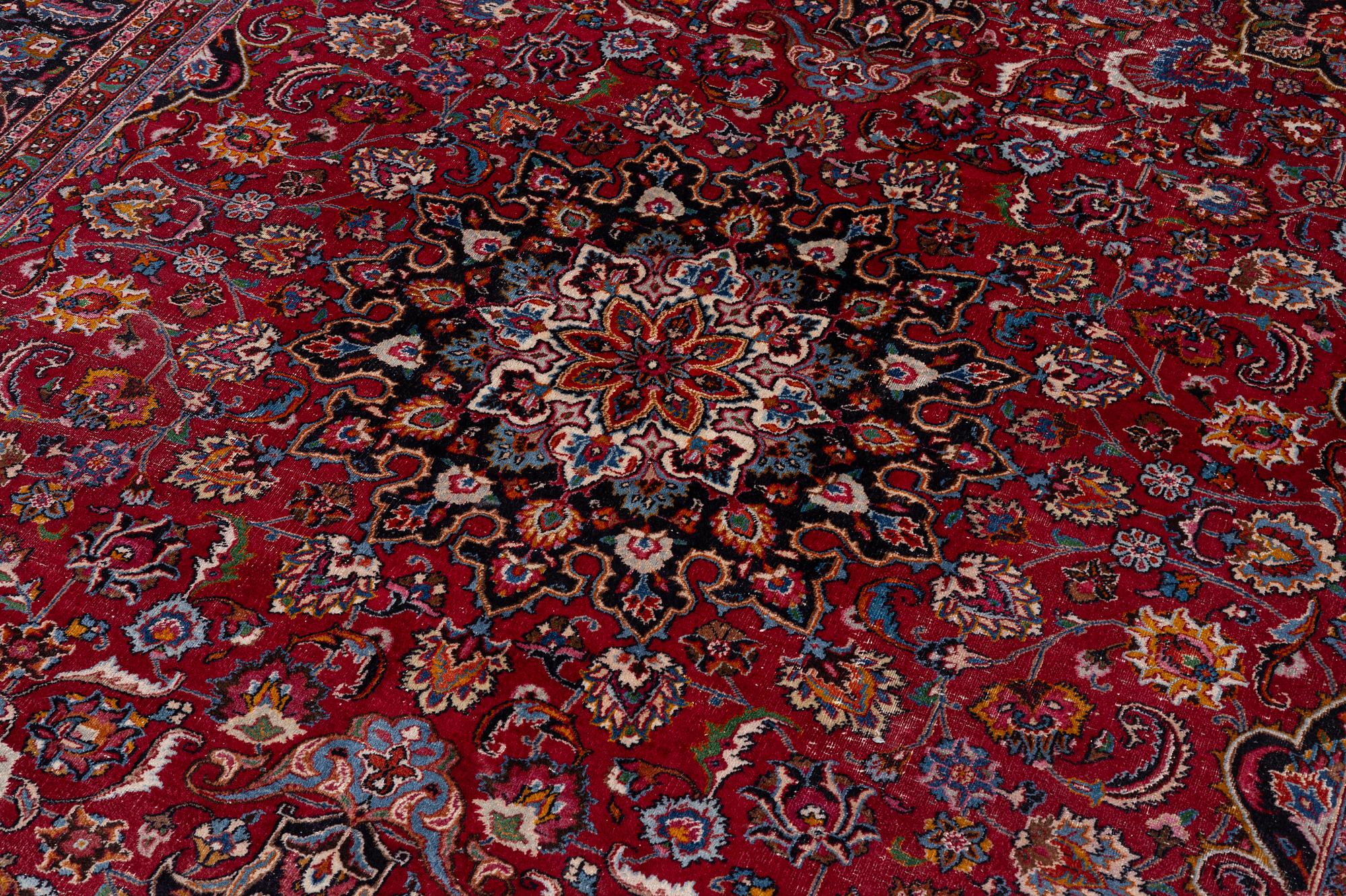 An Oriental carpet, approx. 380 x 304 cm.