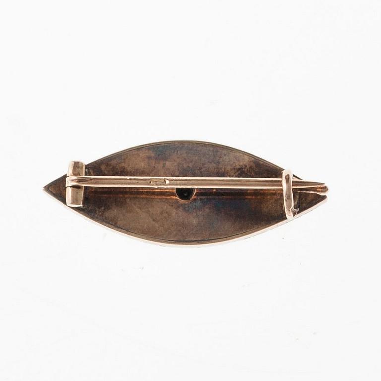 RINTANEULA, 56 kultaa, giljosoitu emali, vanhahiontainen timantti n. 0.10 ct. Leimattu AA Pietari 1908-17.