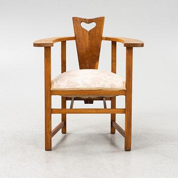 An oak Arts and Crafts armchair, early 20th century.