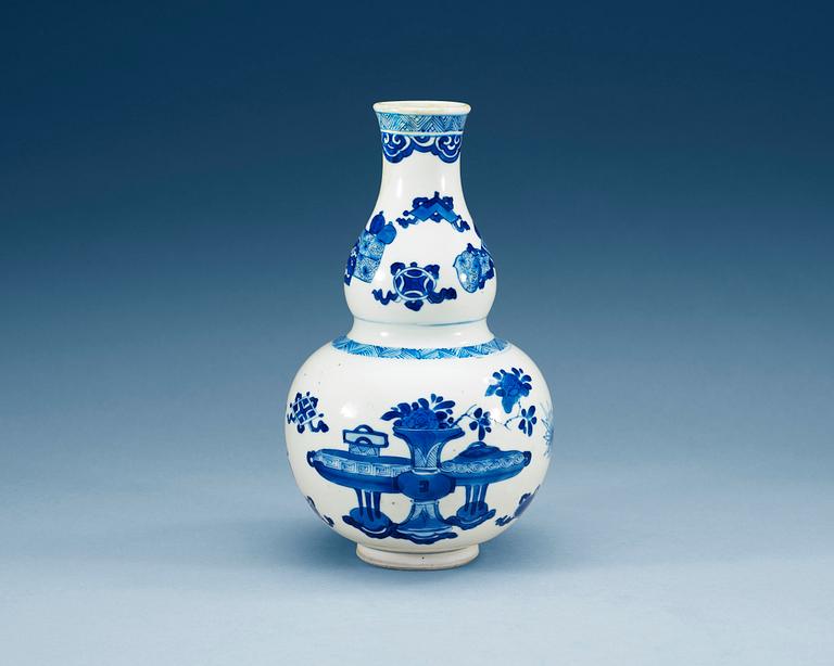 VAS, porslin, Kina. Qing dynastin, Kangxi (1662-1722).