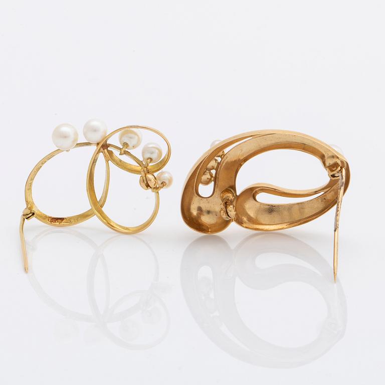 2 BROOCHES 18K gold cultured pearls, G Dahlgren & Co Malmö and ENGELBERT Stockholm.