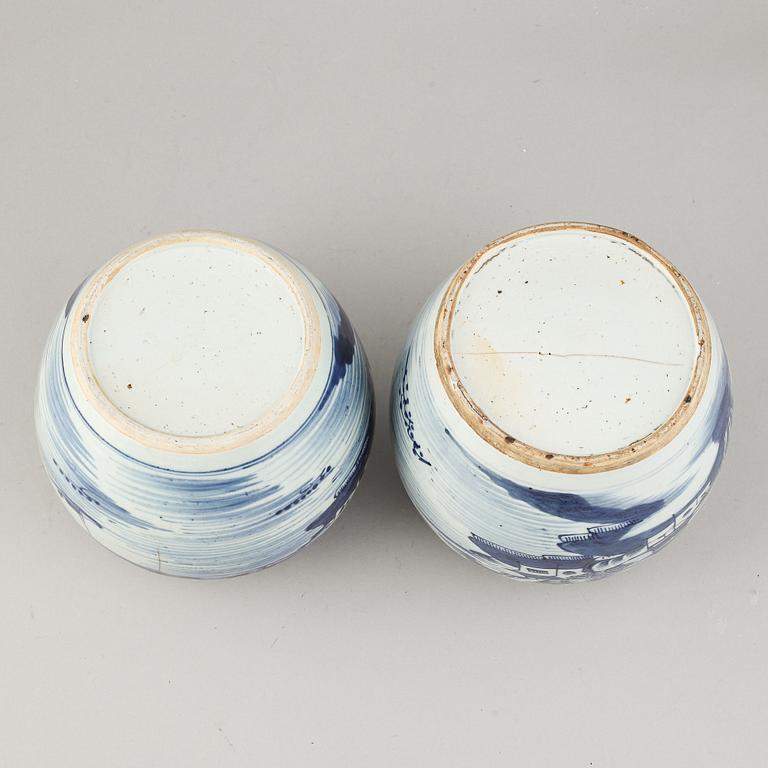 A pair of Qing dyansti ginger jar, 19th century.