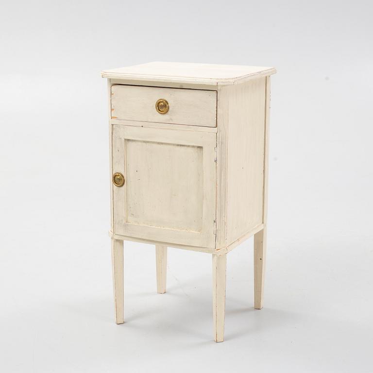 Chamber cabinet, Gustavian style, first half of the 20th century.