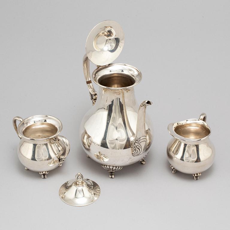 A sterling silver coffee pot, creamer and sugar bowl, 20th century.