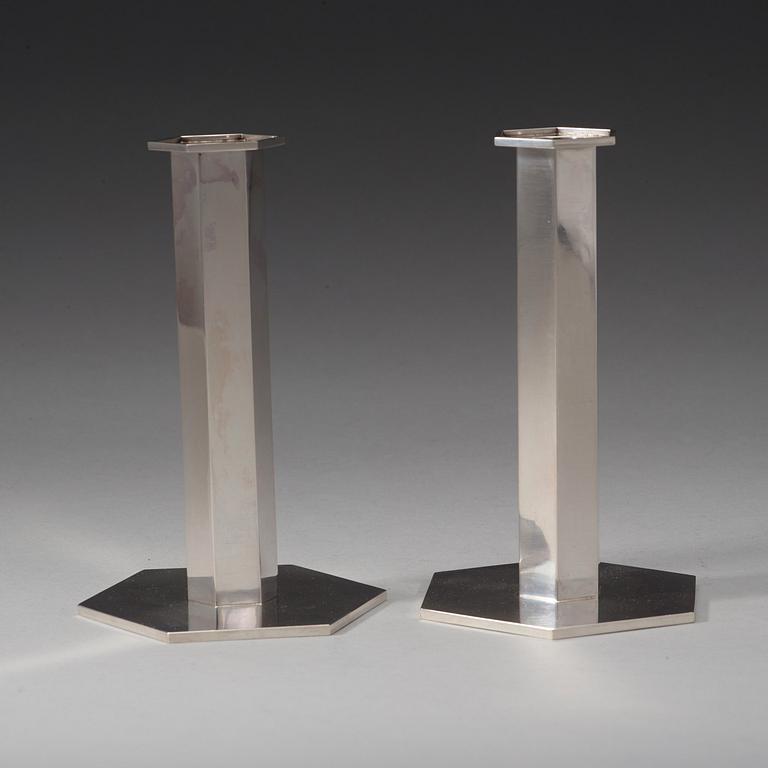 Wiwen Nilsson, a pair of sterling candlesticks, Lund 1975.