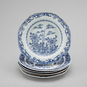 TALLRIKAR, 6 st. Porslin. Qingdynastin, Qianlong (1736-95).